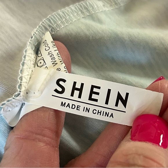 SHEIN Women’s Plus Size Tie-Dye Hooded Shirt - Picture 3 of 5